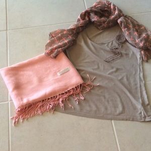 Old Navy tee, PLUS scarf PLUS Pashima.